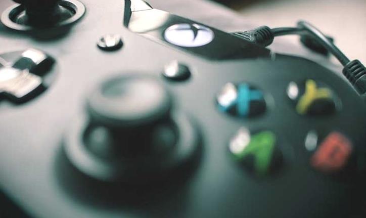Wie man die klebrige Taste auf dem Xbox-Controller repariert - die eingeklemmte Taste reinigen